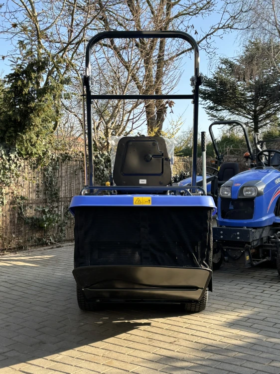 Kosiarka traktorek ISEKI SXG 216 M (Diesel, 2 cylindry, 15KM)