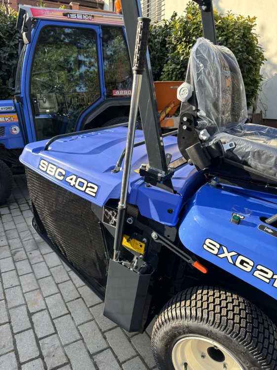 Kosiarka traktorek ISEKI SXG 216 M (Diesel, 2 cylindry, 15KM)