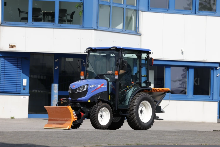 Traktor komunalny Iseki TM4230 - z klimatyzowaną kabiną