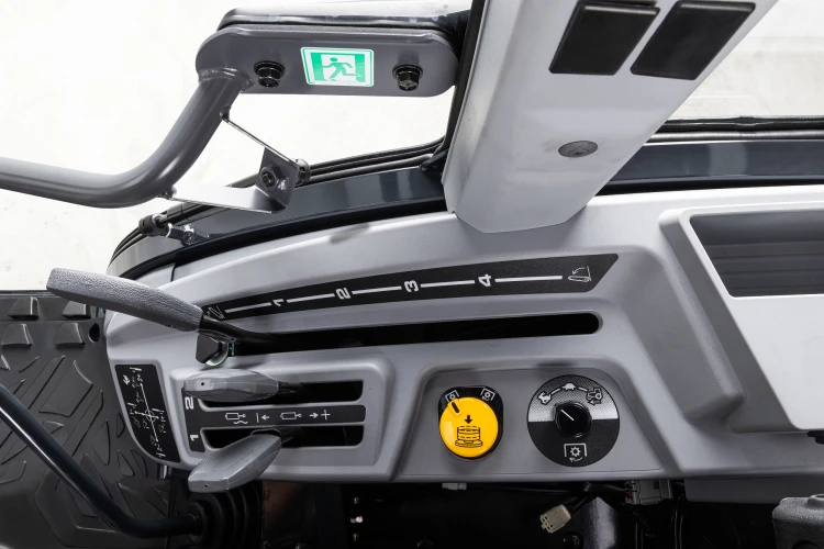 Traktor komunalny Iseki TM4270 AHLK - z klimatyzowaną kabiną