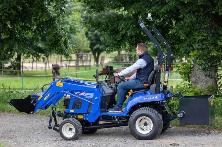 Ciągnik ISEKI TXGS24 z ładowaczem Iseki - 4WD, hydrostat, 23KM
