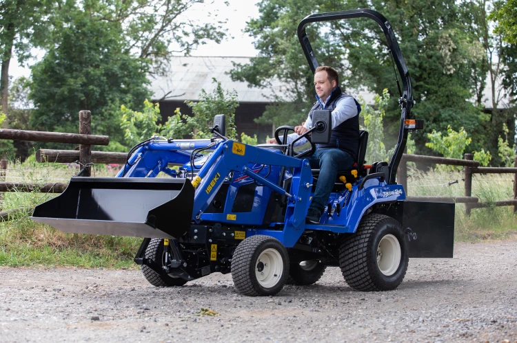Ciągnik ISEKI TXGS24 z ładowaczem Iseki - 4WD, hydrostat, 23KM