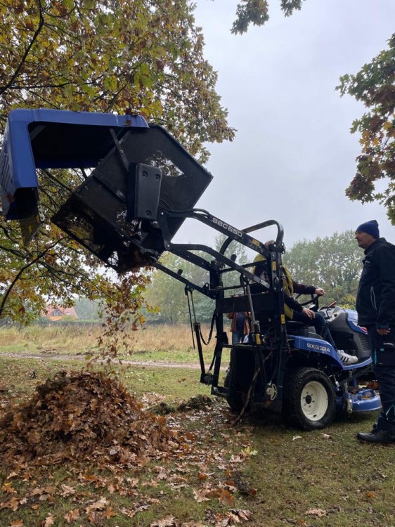 Kosiarka traktorek ISEKI SXG 324 ECO (wysoki wysyp z koszem 650l)