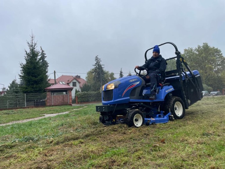 Kosiarka traktorek ISEKI SXG 324 ECO (wysoki wysyp z koszem 650l)
